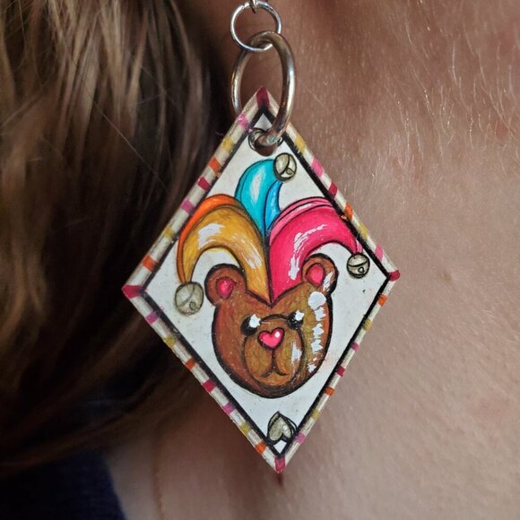 Unique weirdcore jester clown teddy bear diamond-shaped silver earrings - Picture 4 of 14